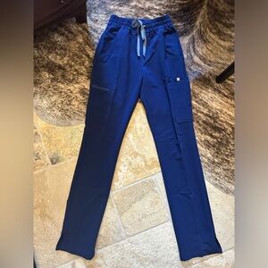 Figs dowa xxs tall navy blue